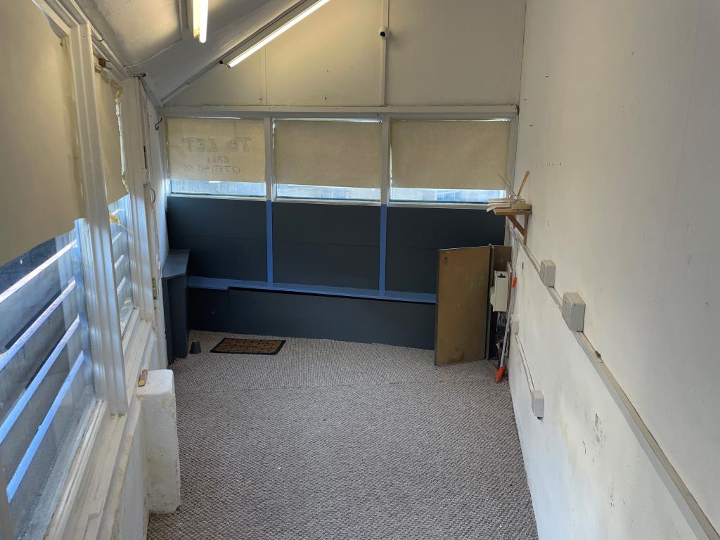 Lot: 113 - SMALL LOCK-UP SHOP IN CENTRAL LOCATION - Internal view of front of shop